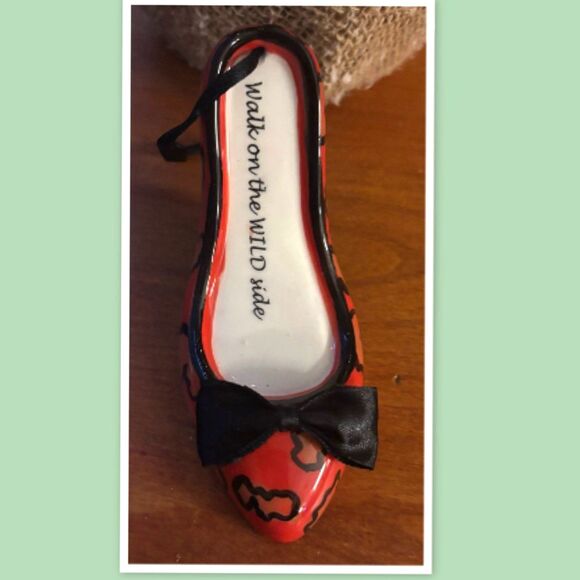 Decorative Porcelain Miniature Shoe Ornament ~ Red/Black - Picture 2 of 3